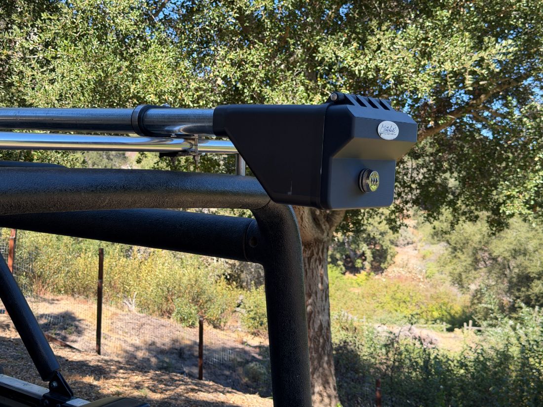 Locking reel box mounted on a roll-bar rack