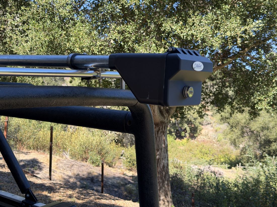 Locking reel box mounted on a roll-bar rack